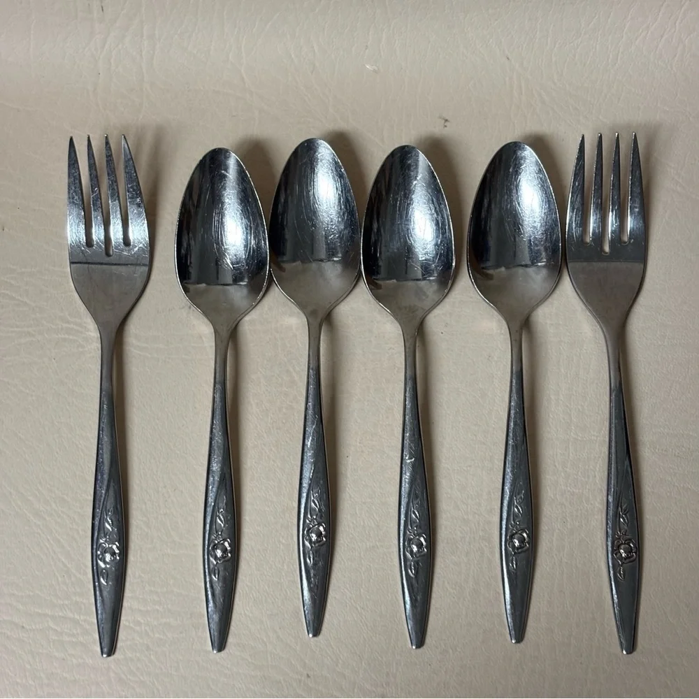 Lasting Rose by Oneidacraft Deluxe Stainless 4 Spoons 2 Forks